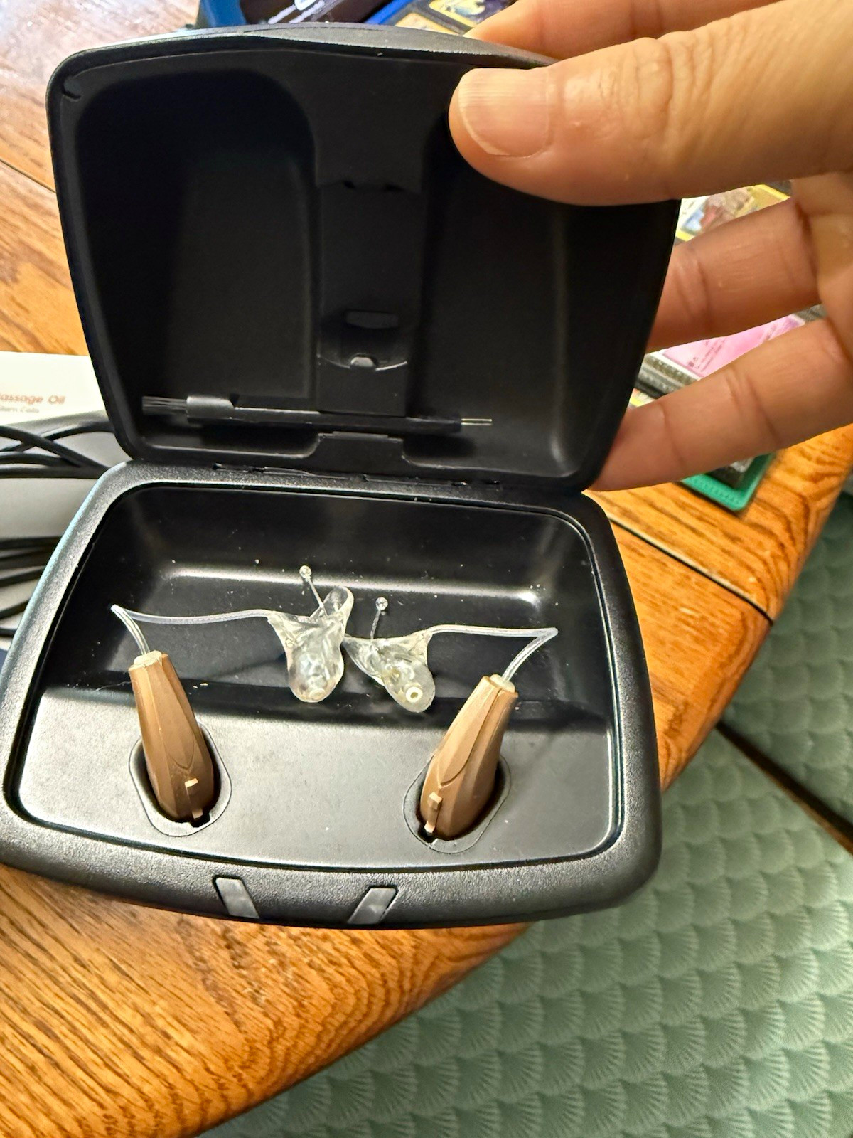 Starkey Beige BTE Hearing Aids Pair Both Ears Rechargeable w/ Case