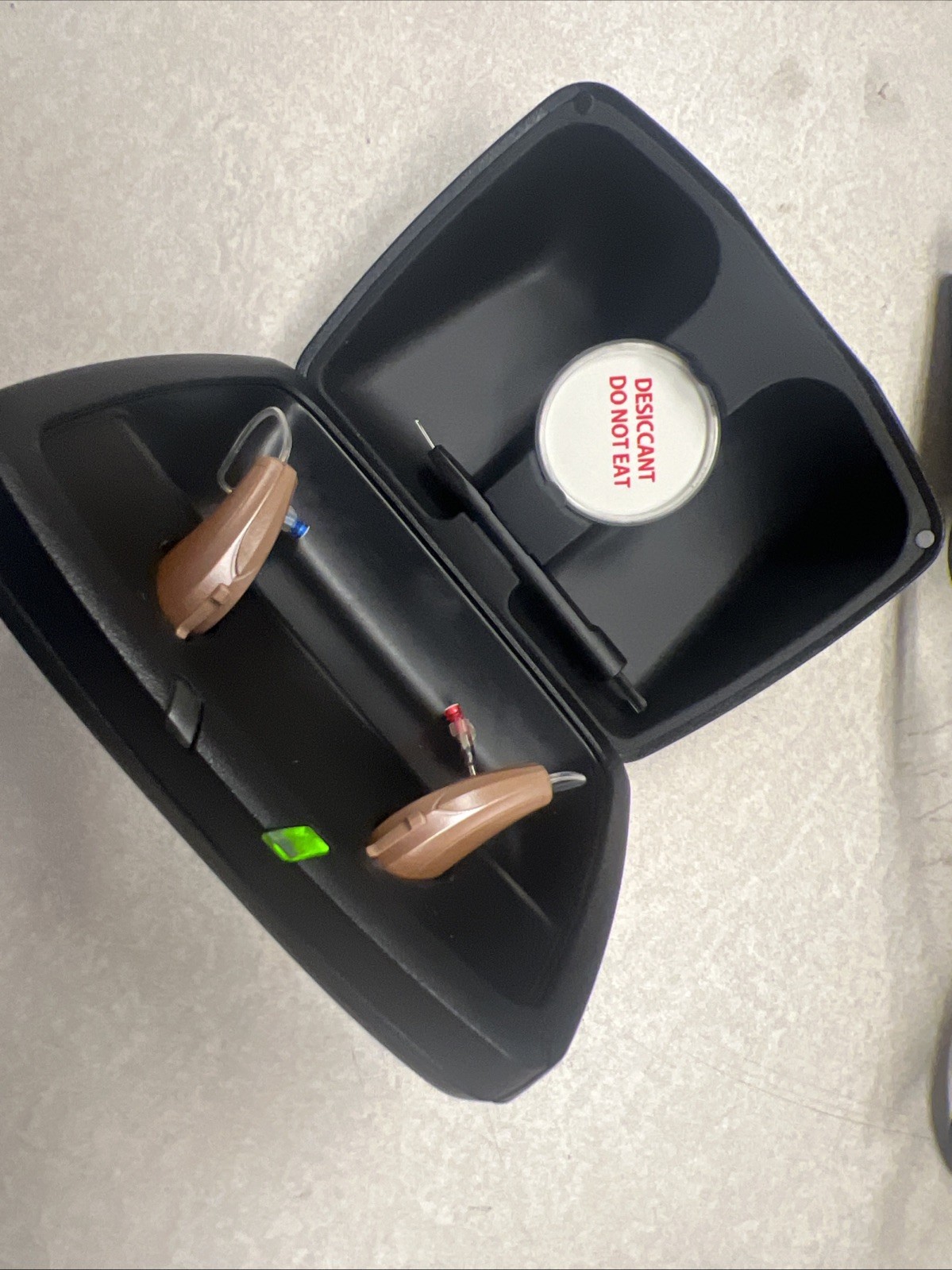 Starkey Muse IQ 1000 RIC R Rechargeable Hearing Aids with Charger AS IS Read Des