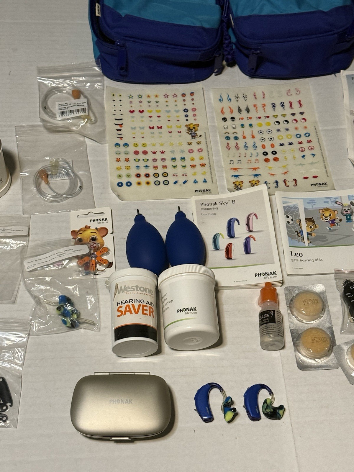A pair of blue phonak sky b50-sp left and right with tons of extras!