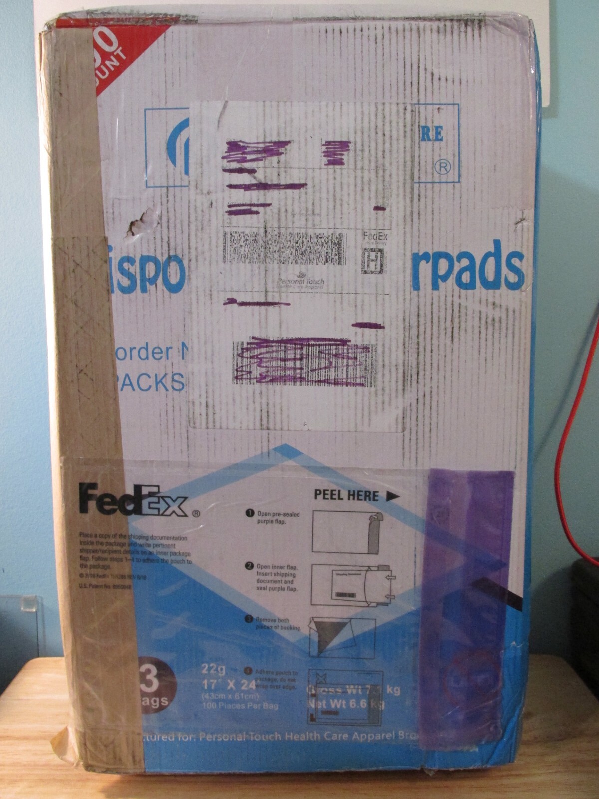 300 Count Platinum Care Blue & White Light Absorbency Disposable Pads – 17″x24″