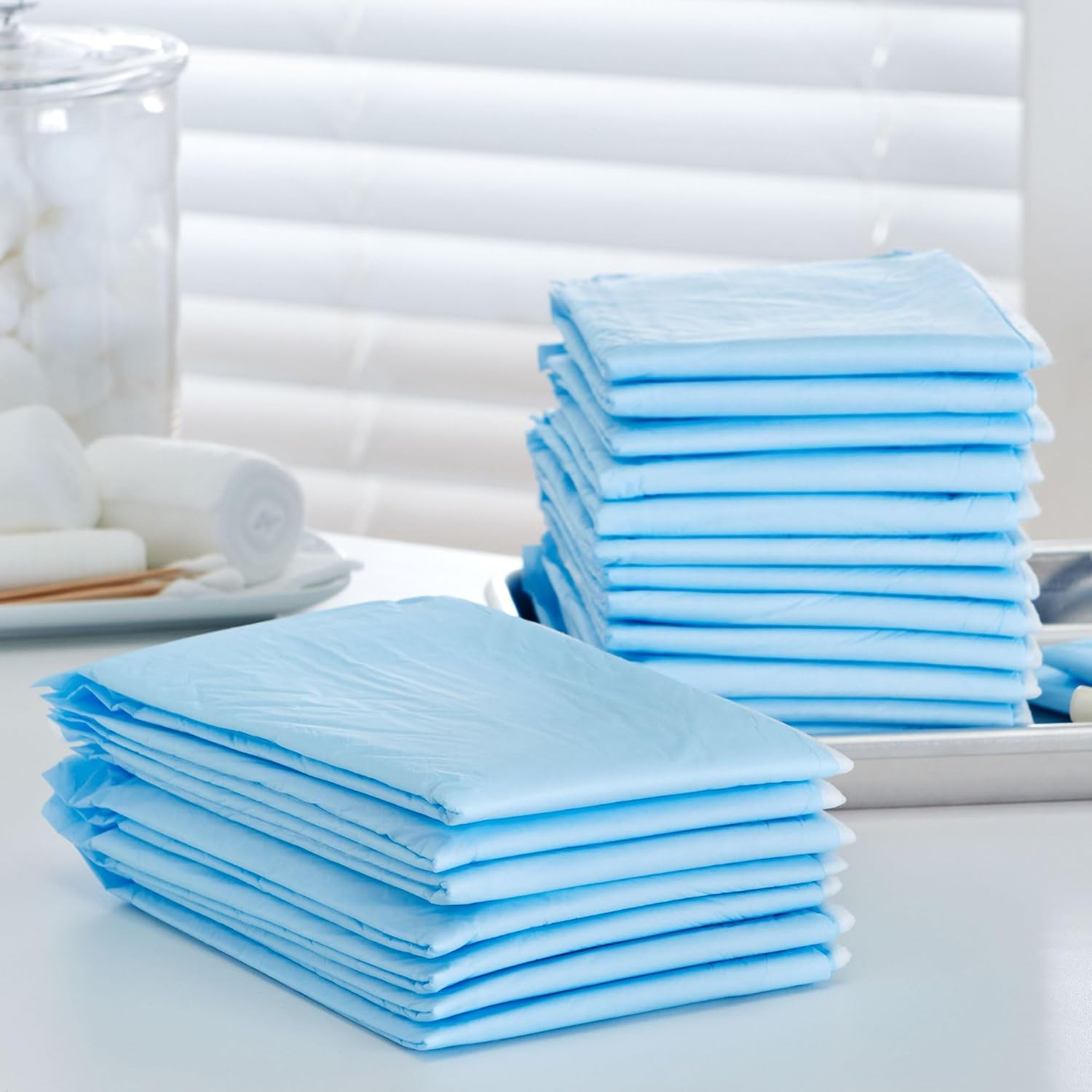 Underpads Disposable Bed Pads 17″ X 24″ [300 Count], Light Absorbency, Classic I