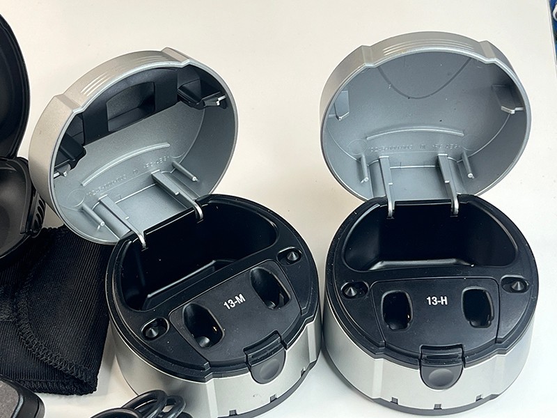 Single Siemens Carat binax Hearing Aid 0123 with 2 chargers, case and more