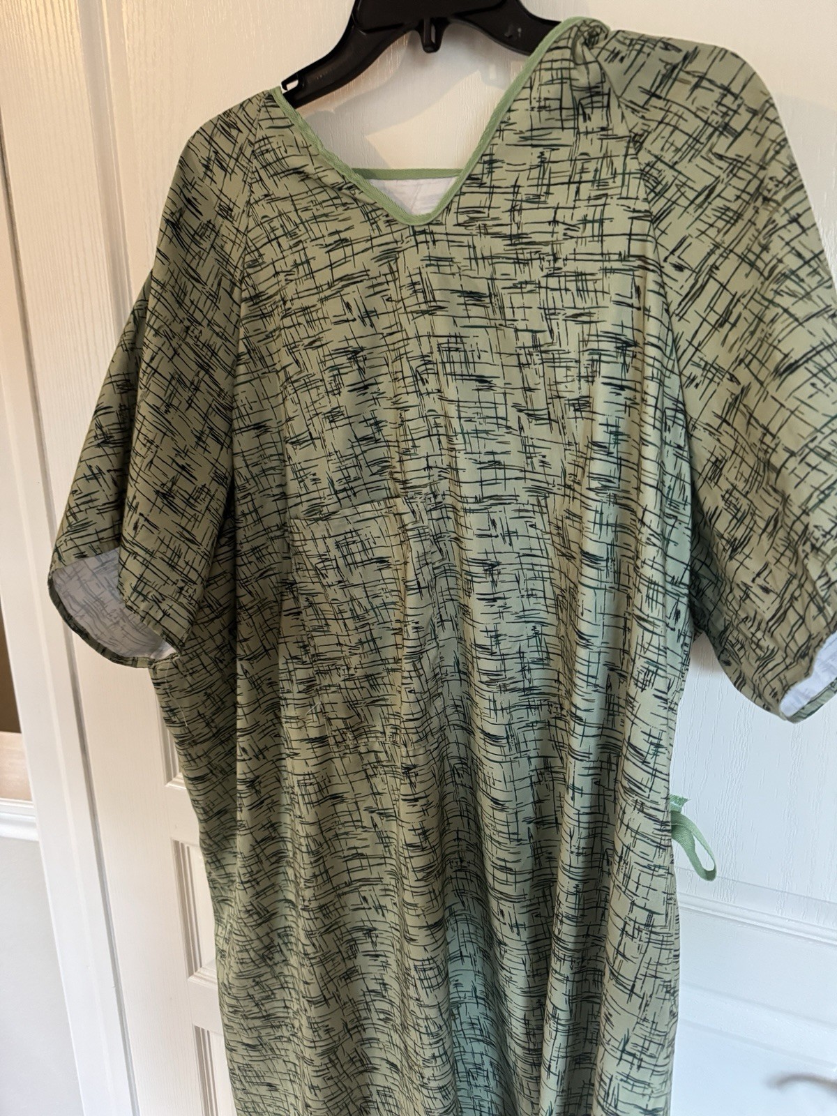 HOSPITAL PATIENT GOWN IV Snap Sleeves 2 Ties SIZE LARGE Medline Retro Olive