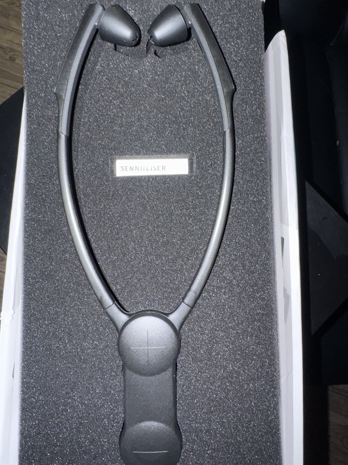 Sennheiser Set 860 Digital Wireless TV Listening System Reduces Background Noise