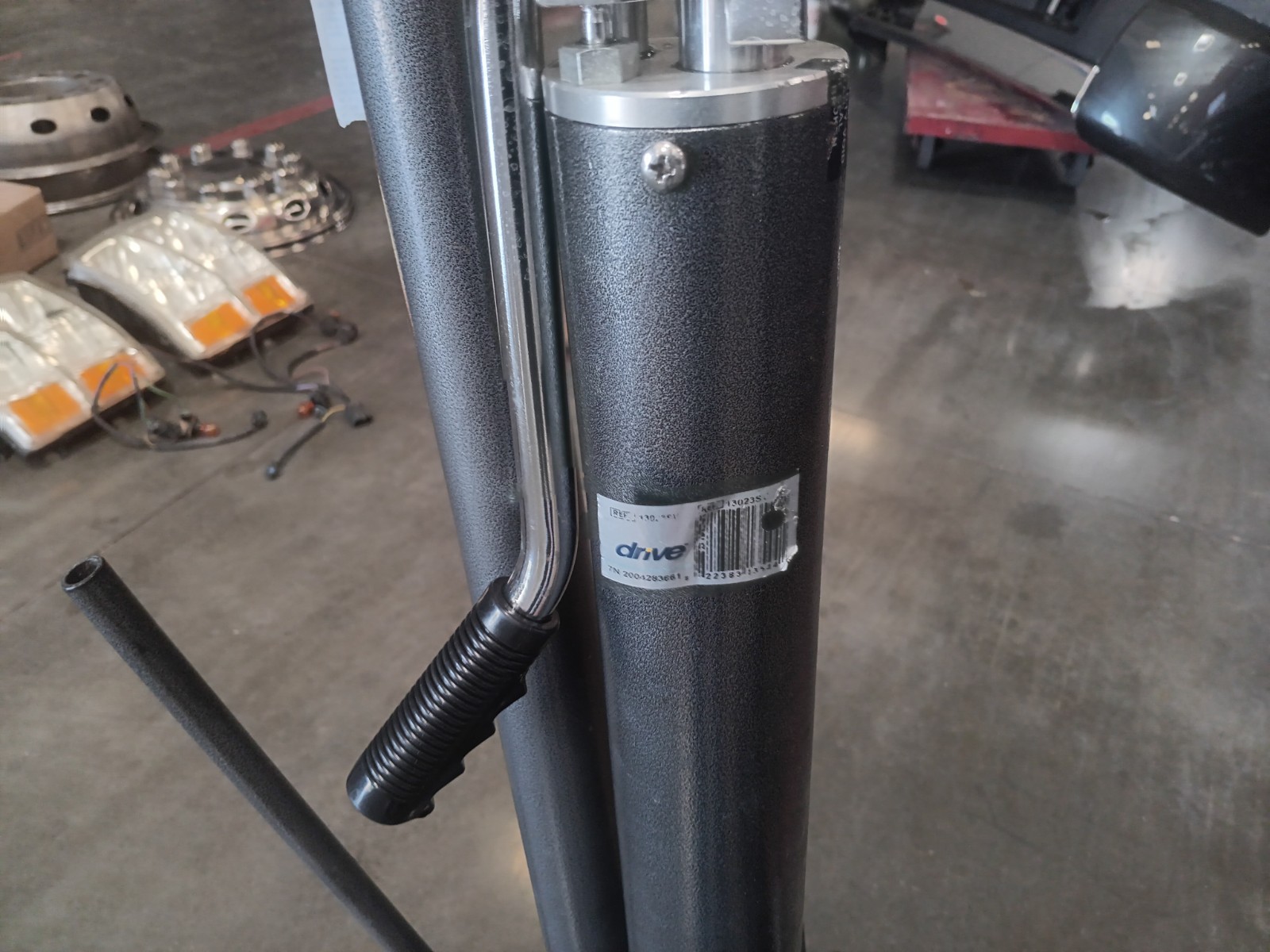 WHEEL CHAIR HYDRAULIC LIFT GREAT CONDITION