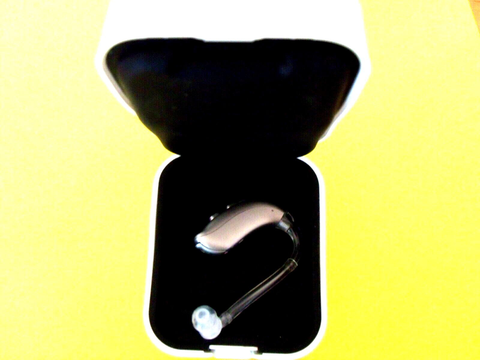 PROGRAMMABLE BEHIND THE EAR DIGITAL HEARING AID FIT PROFOUND loss