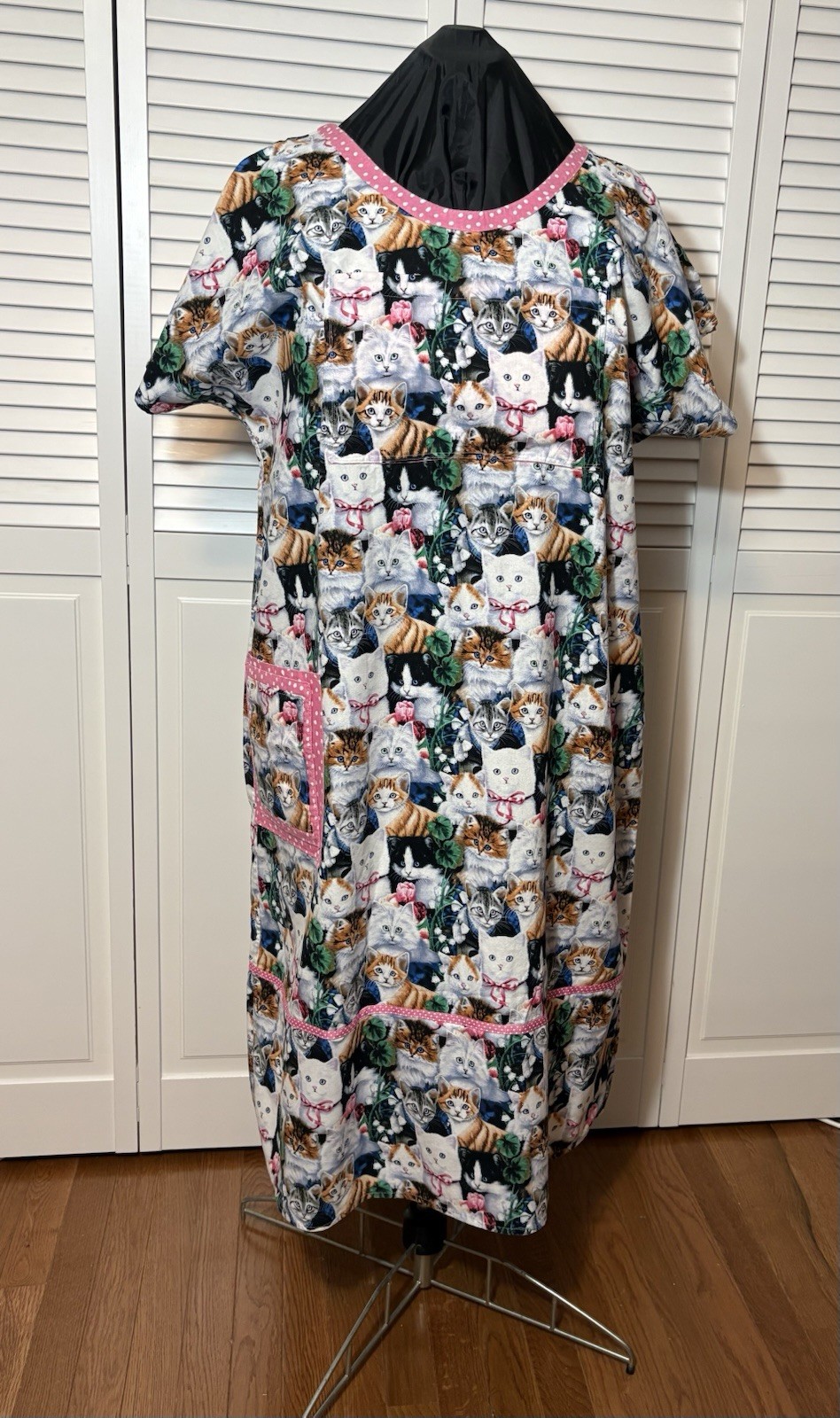 Handmade Hospital Gown, Cat Print Cotton, Pocket, Telemetry pocket, Size L/XL