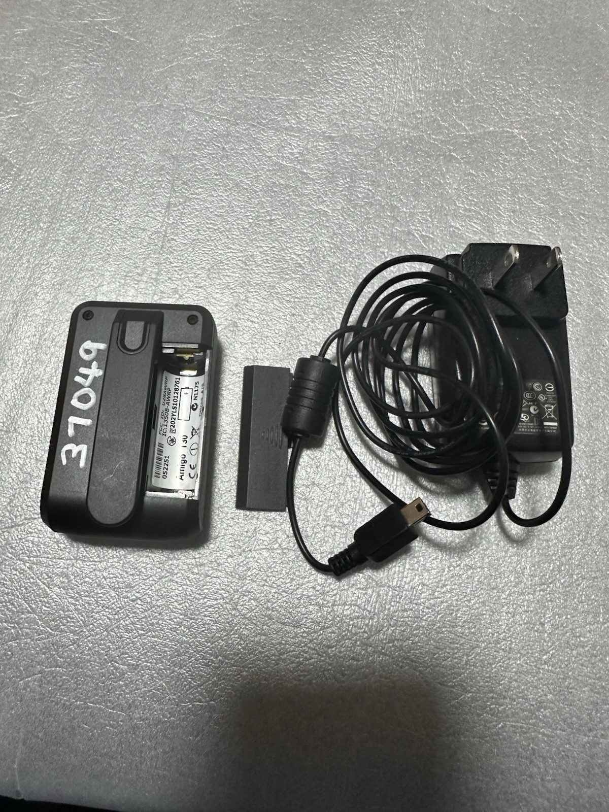 OTICON AMIGO T30 052251 BASIC TRANSMITTER USED IN GOOD CONDITION & CHARGER