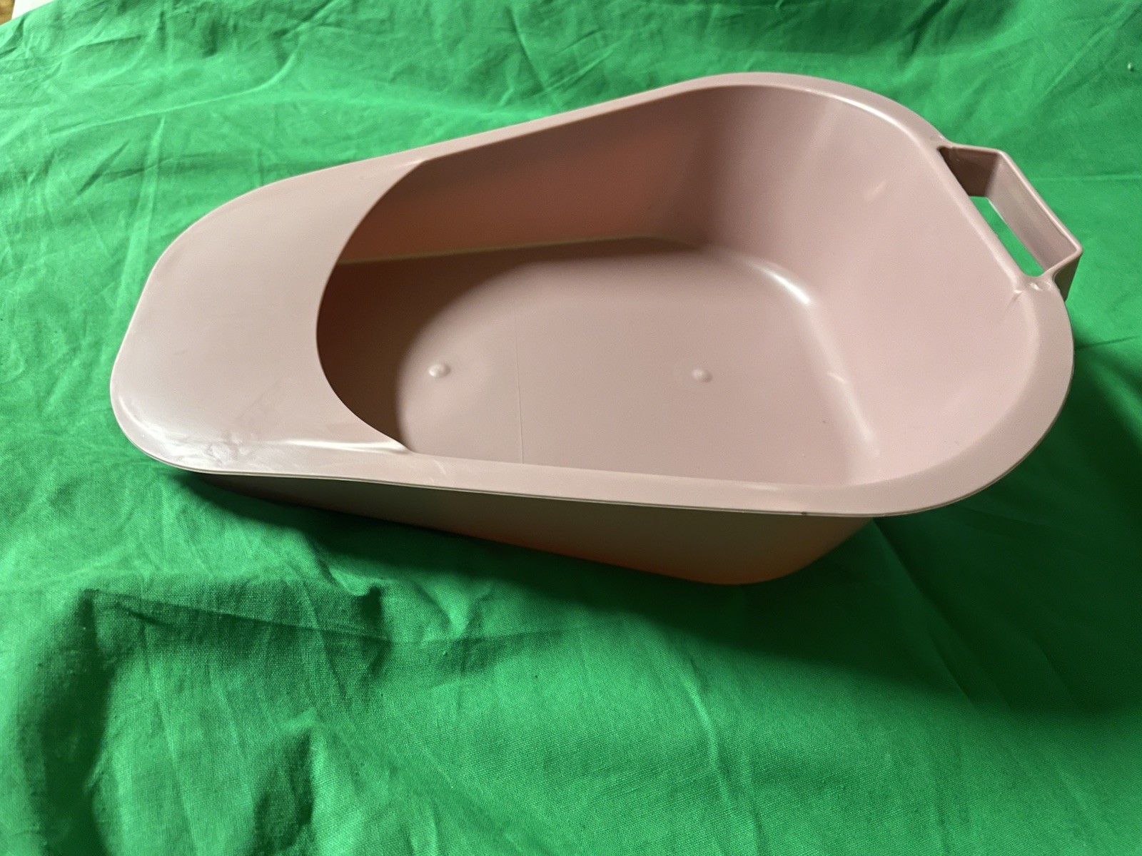 Fracture Bedpan – Medegen, Rose, 1.1 Quart.