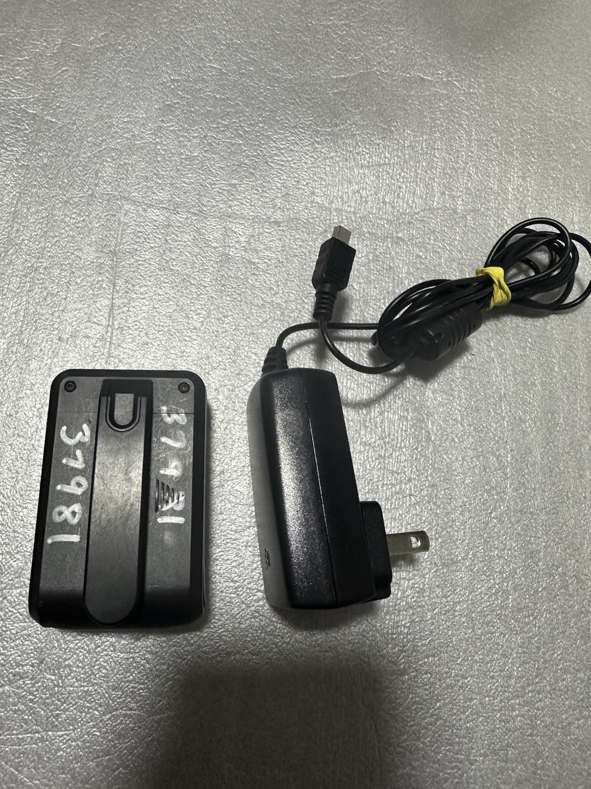 OTICON AMIGO T30 048540 BASIC TRANSMITTER USED IN GOOD CONDITION & CHARGER