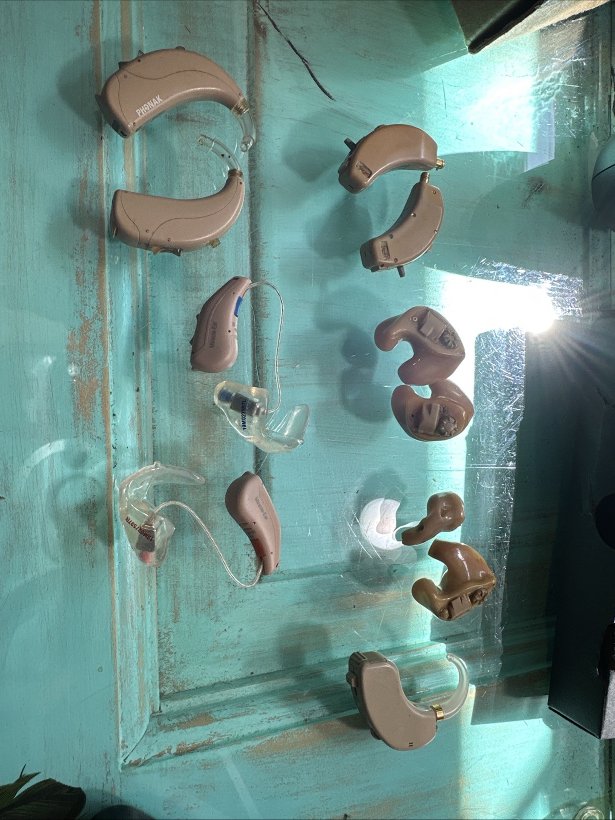 Hearing Aid Lot. Two Sets Of Miracle Ears, One Set Of Phonak And More. C Pitcure