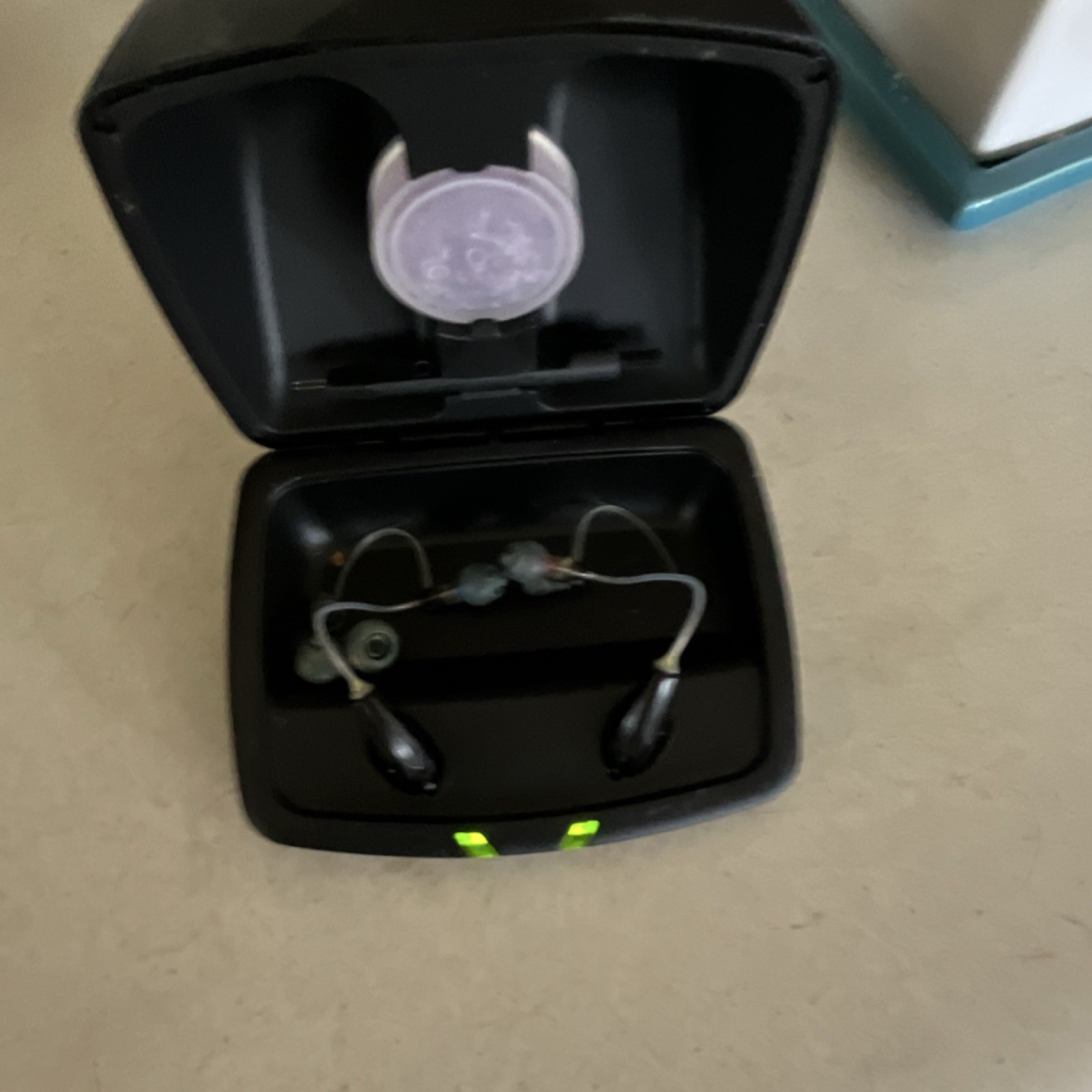 Starkey RIC Hearing Aid Rechargeable Black Model 721 with Charging Case