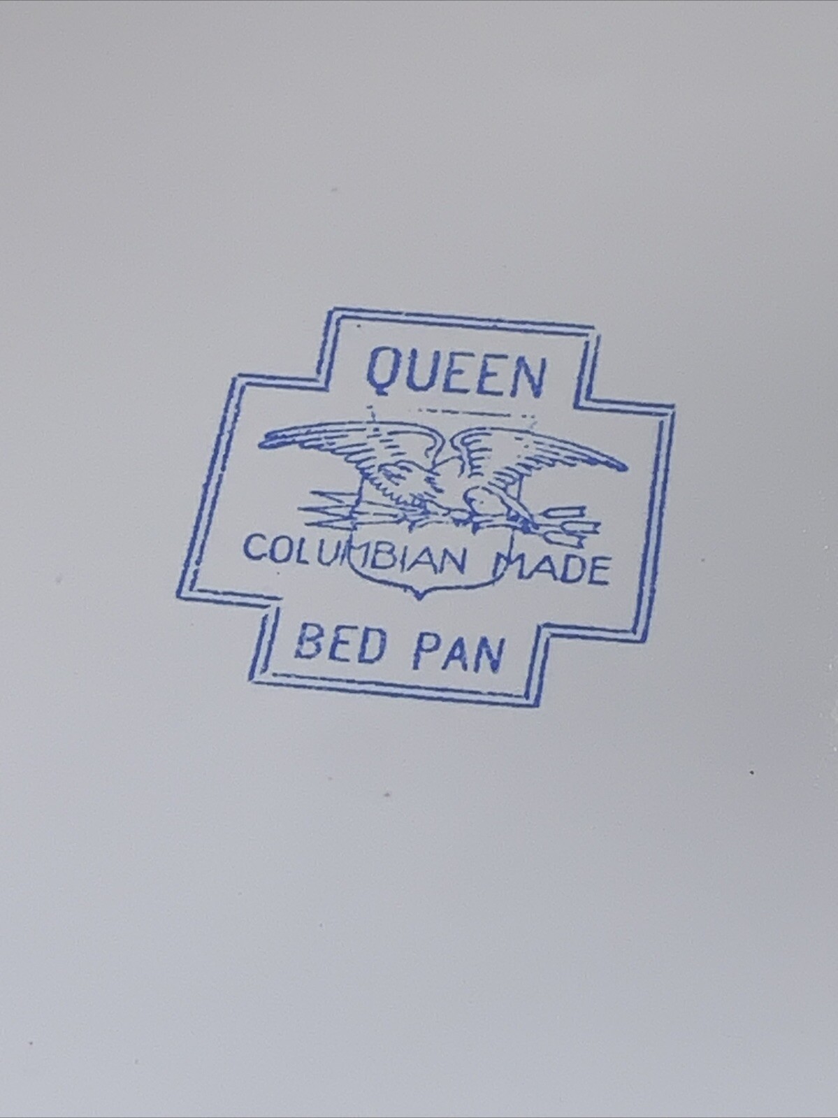 Vintage Enamelware White Bedpan. Queen Columbian Made. Excellent condition