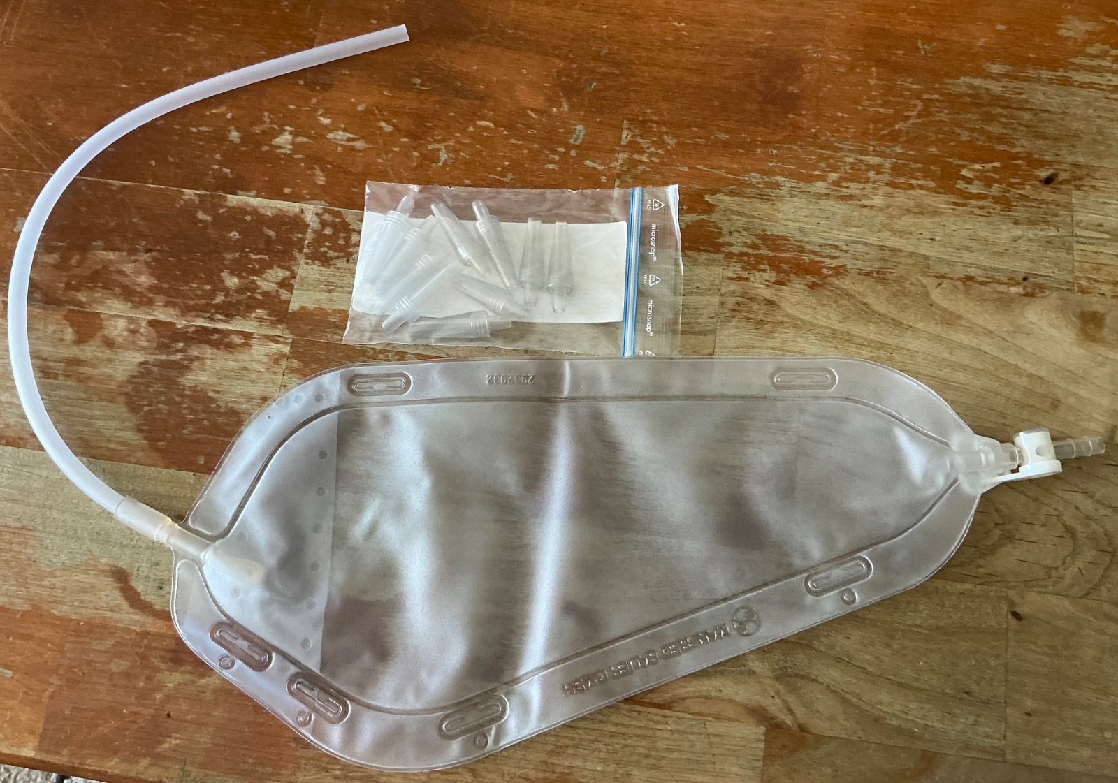 Manfred Sauer Urine Leg Bag 700 ml. Adjus input. Smooth tip input. Swing tap emp