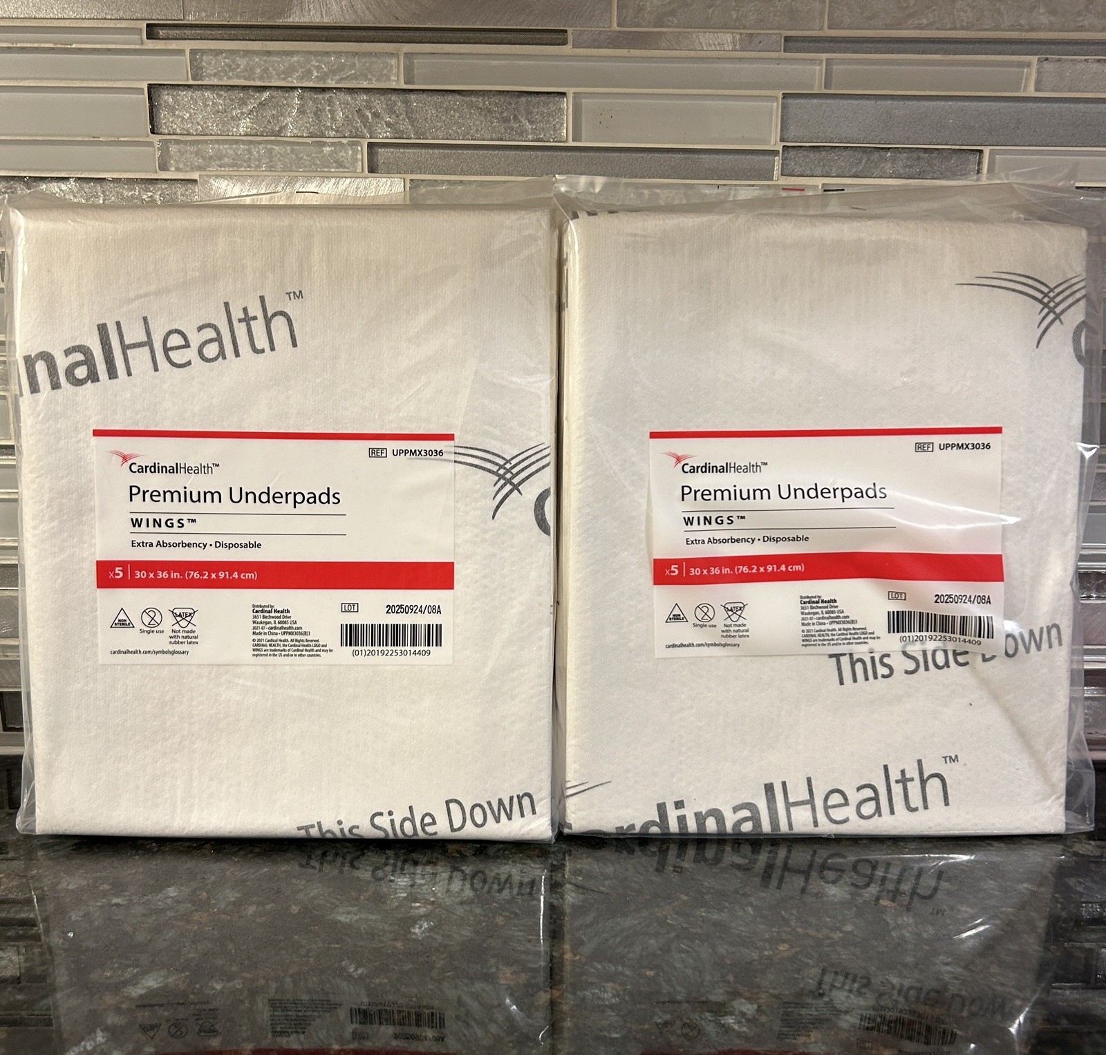 Cardinal Health Premium Underpads Wings 30″ x 36″ Pack of 10 UPPMX3036