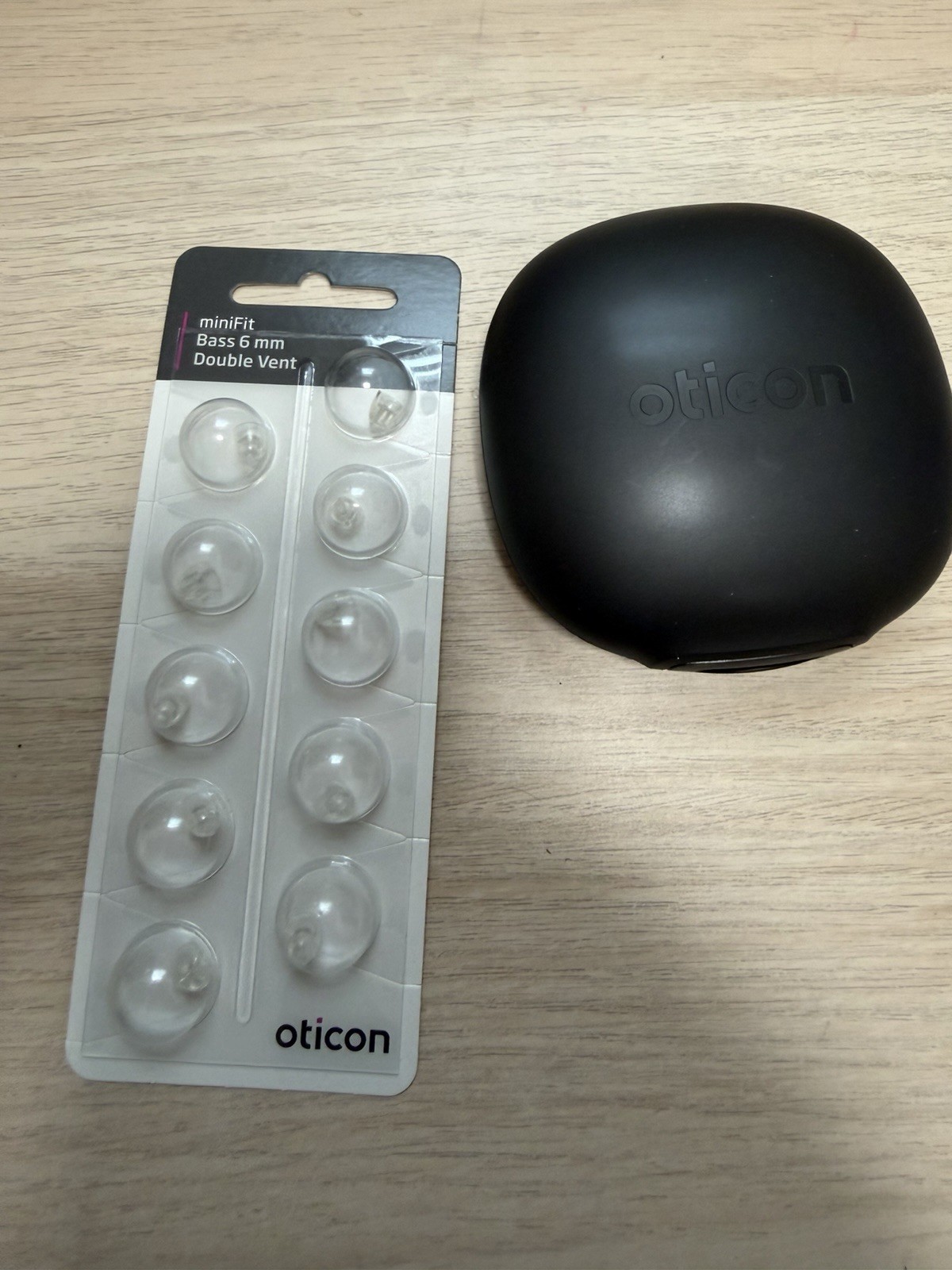 Oticon MiniFit Base 6 mm Double Vent Domes & Hard Case For Hearing Aids