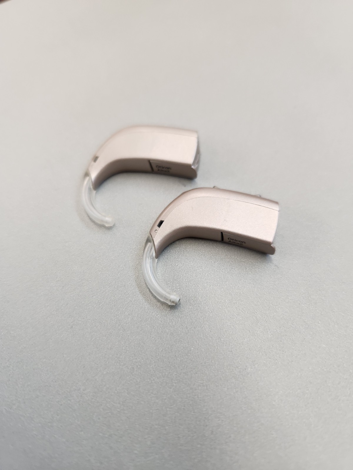 PAIR of Oticon Nera 2 BTE with WARRANTY!