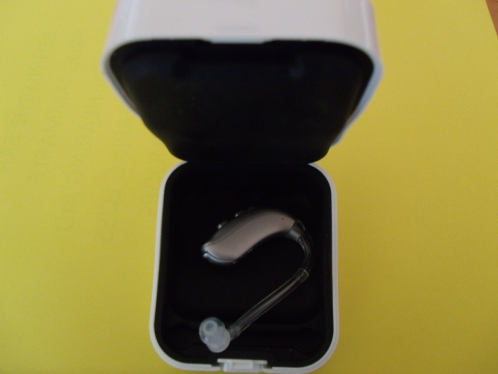 TWO PROGRAMMABLE BEHIND THE EAR DIGITAL HEARING AID PROFOUND hearing loss
