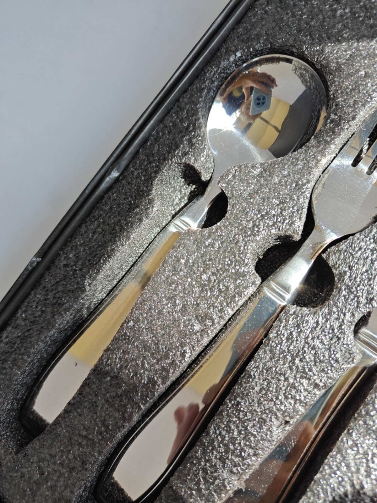 BunMo heavy weight 4 Piece Silverware set With Travel Wrap, New in box