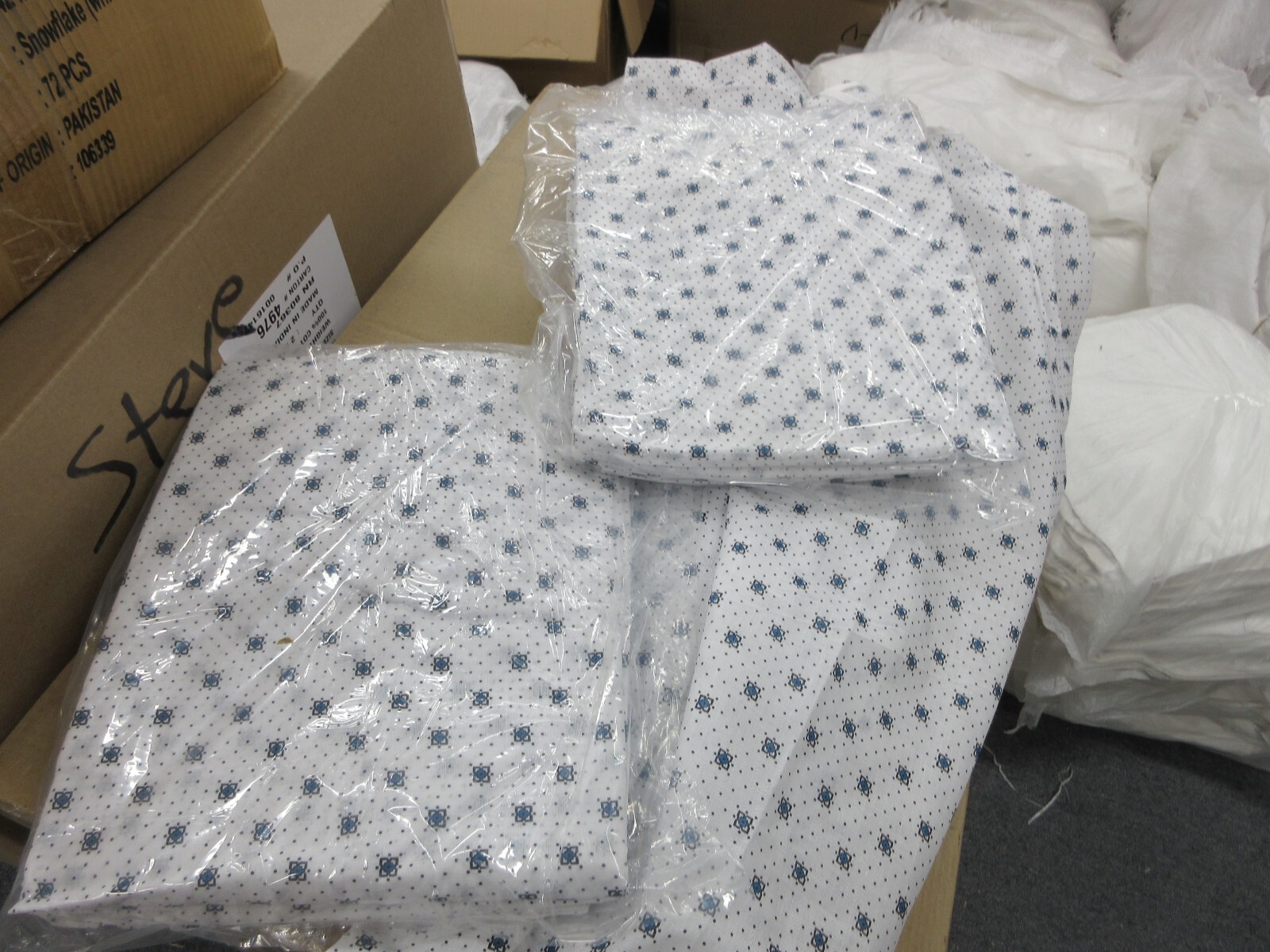 12 NEW WHITE BLUE SQUARE TWILL HOSPITAL PATIENT GOWN MEDICAL EXAM GOWNS TYE BACK