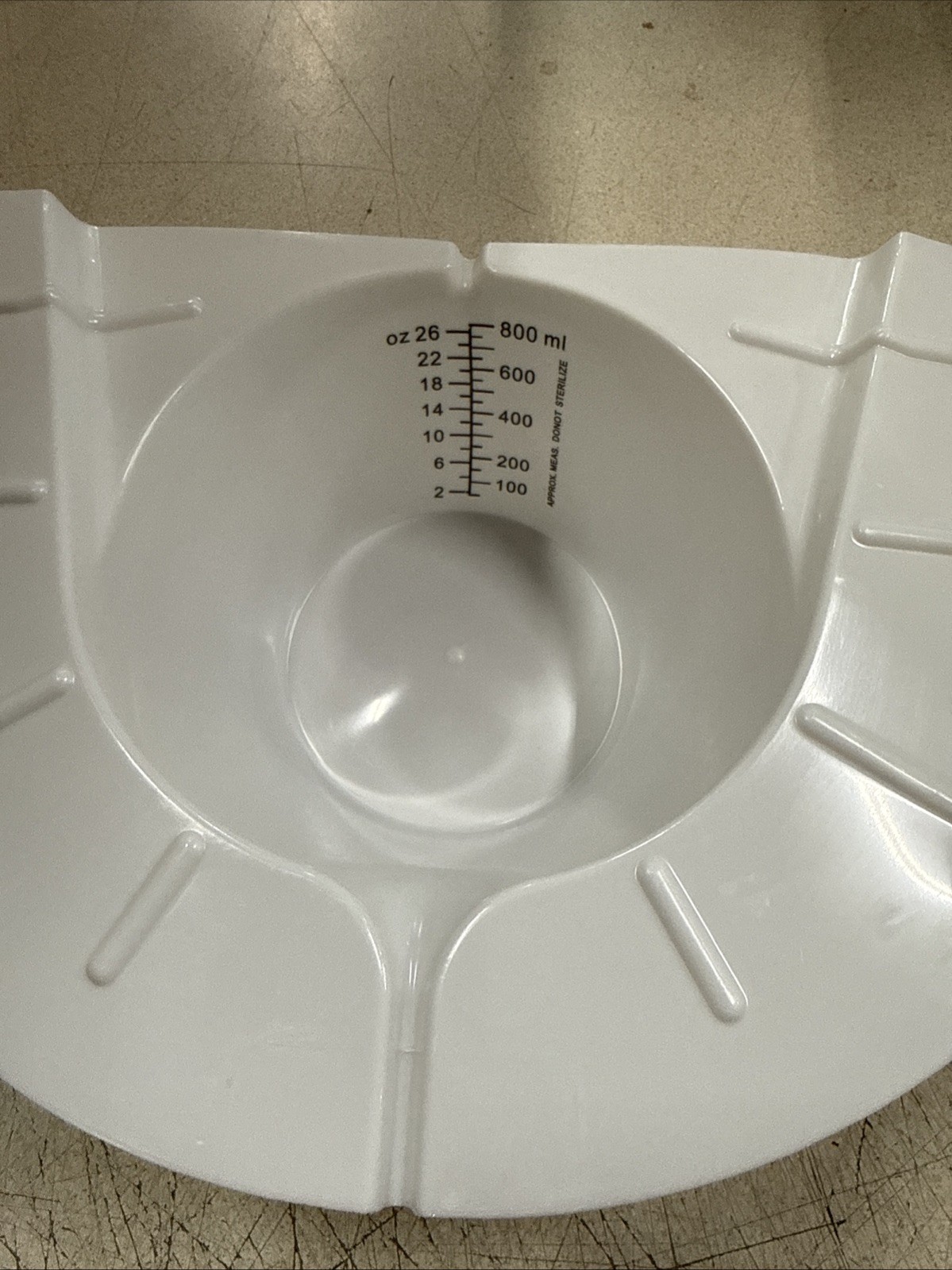 (100) MEDEGEN MEDICAL 02072 Deluxe Specimen Pan, 27 Oz Each, White