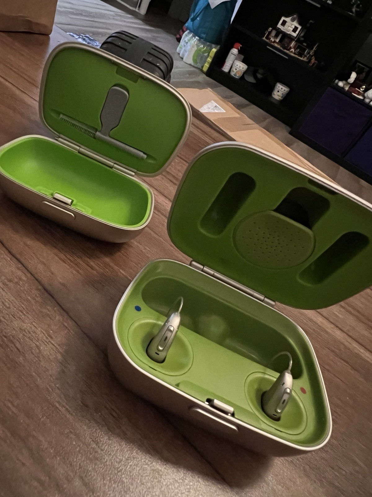 Phonak Hearing Aids Audeo P30R Rechargeable L/R and charging case