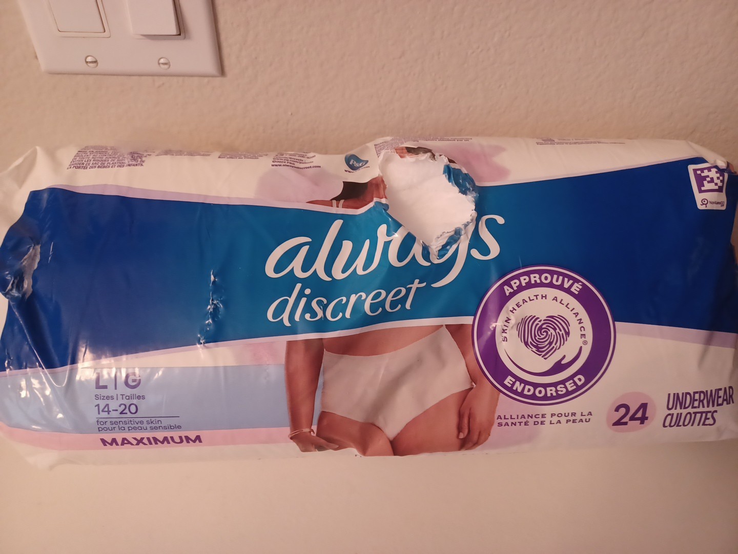 Always Discreet Women’s Underwear, Maximum Size Large 14-20 23 Count Pack Open
