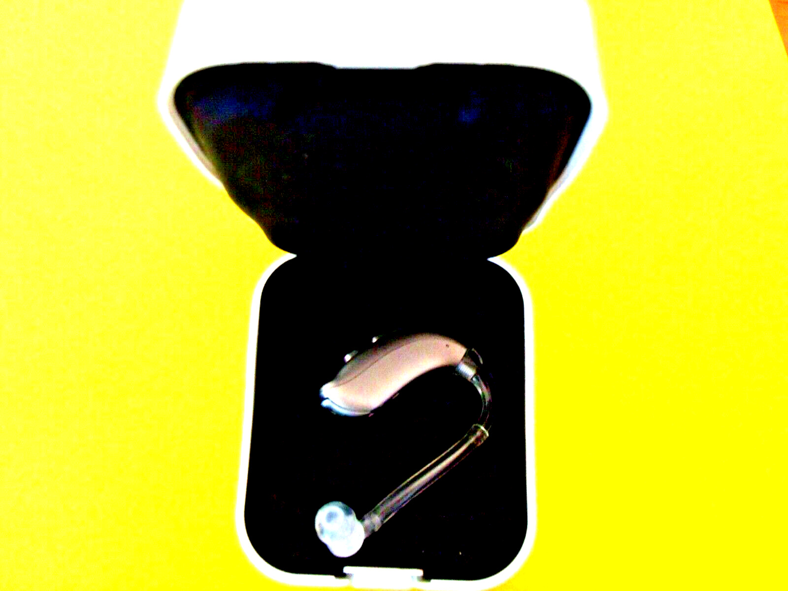 PROGRAMMABLE BEHIND THE EAR DIGITAL HEARING AID PROFOUND hearing loss