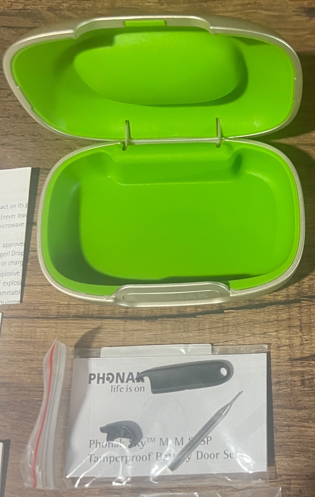 Brand New Phonak Roger Focus II Hearing Aid, Case & Accessaries