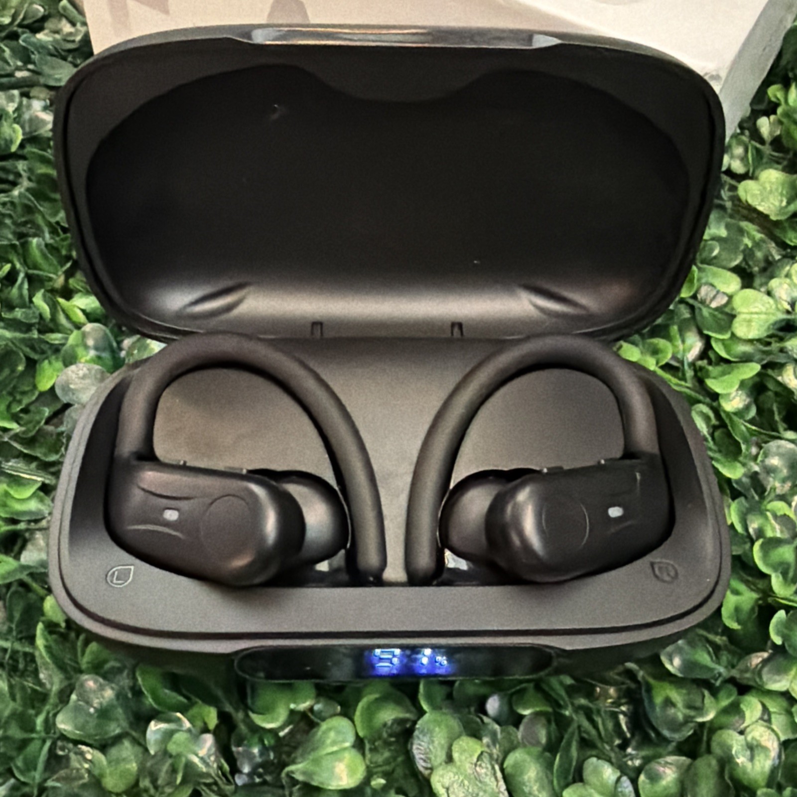 Royal Hearing F-aid 8 Bluetooth Hearing Aid With Charging Case – Black