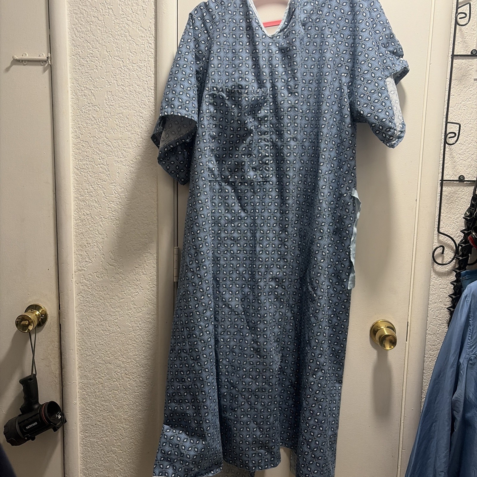 Hospital Gown with Pocket, Cotton Blend, Unisex One Size