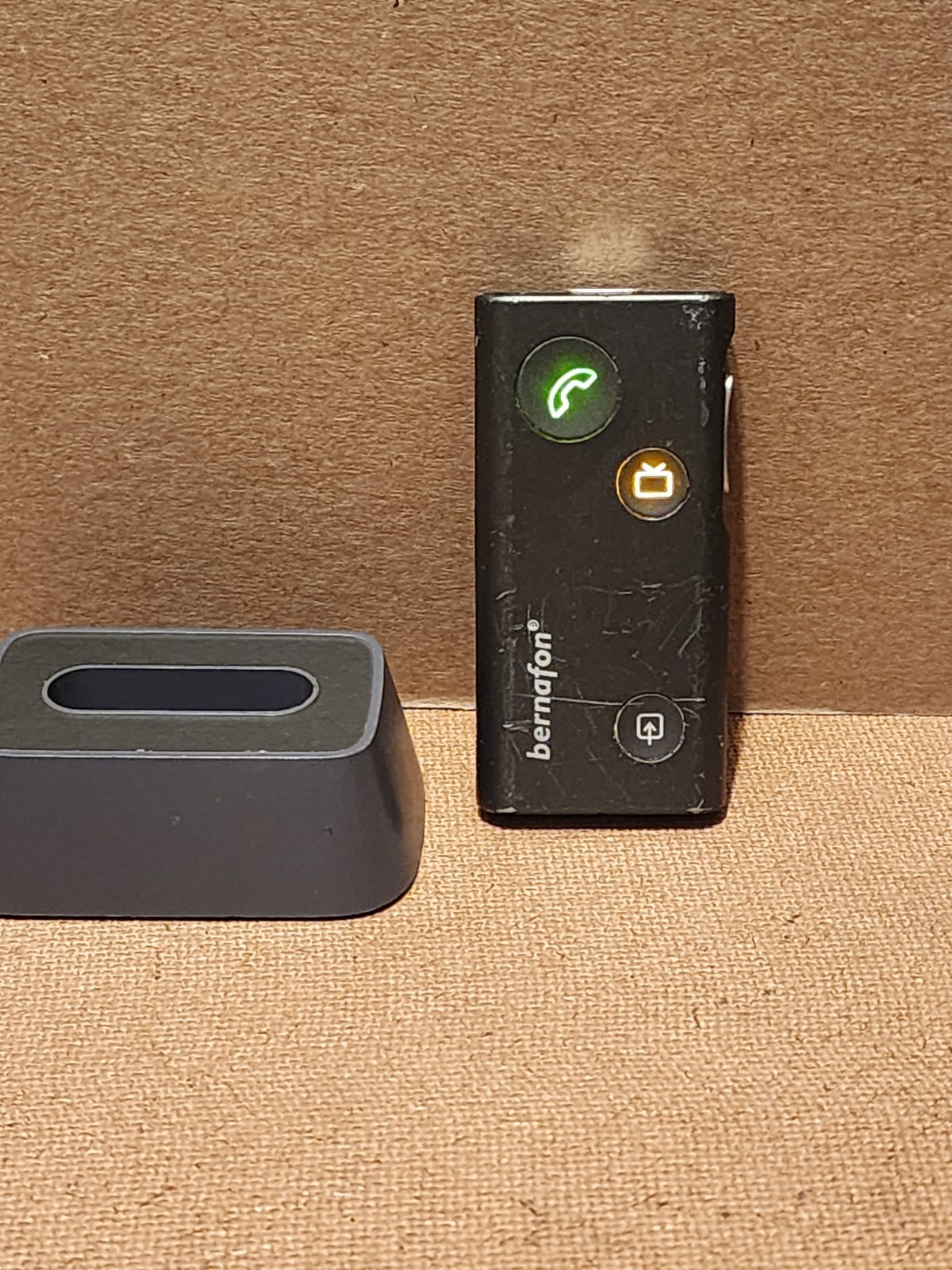 Bernafon Hearing Aid Remote Soundgate 3 Remote with Charger Cradle 16-211