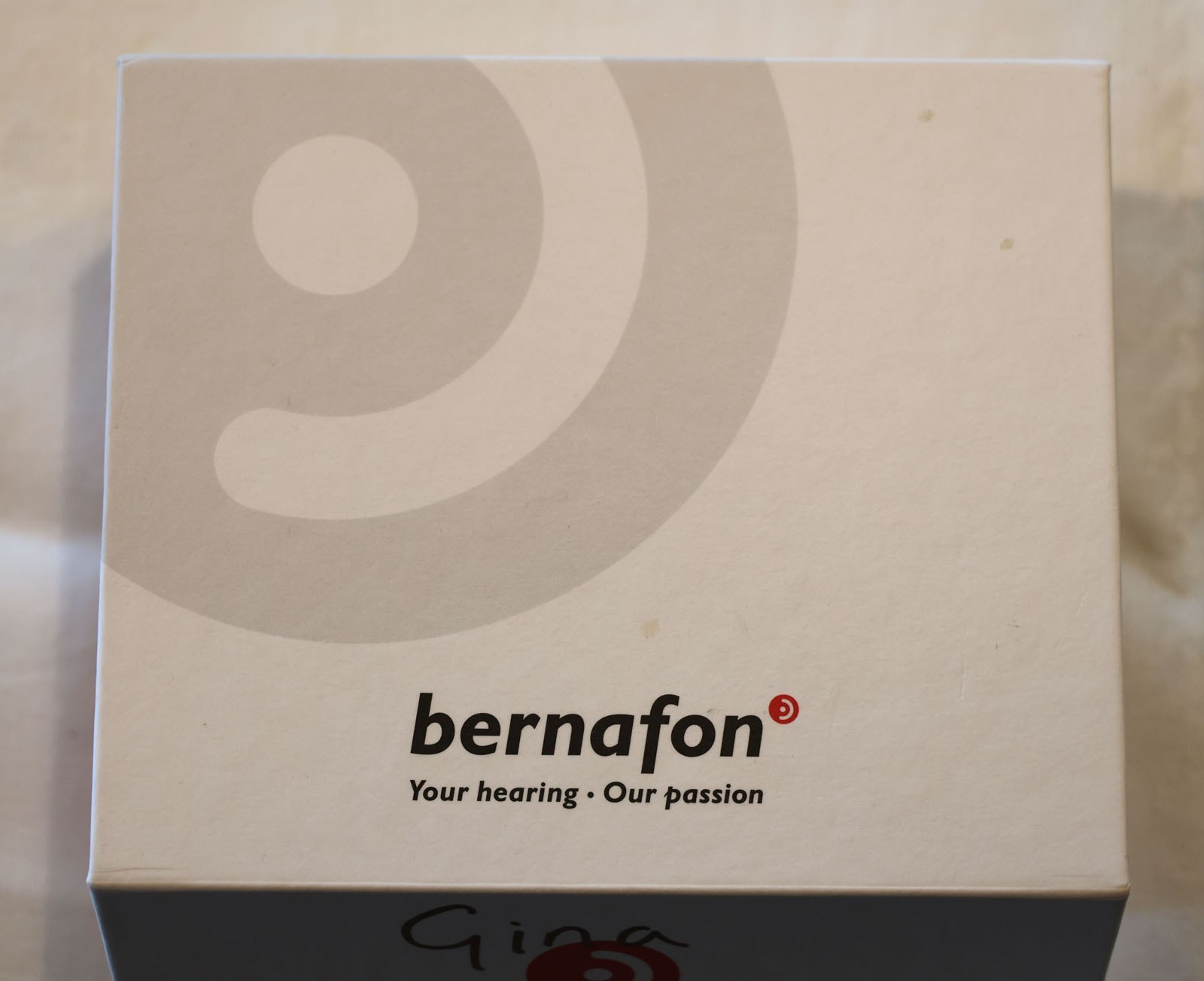 Bernafon Alpha Hearing Aids Left And Right Pair with extra batteries.