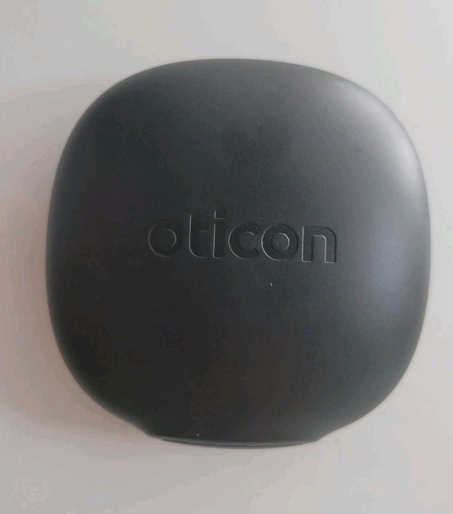 OTICON Hearing Aid Hard Case W/ Silicone Lining W/ Tool & Cloth ~ 3″ x 3″ appr