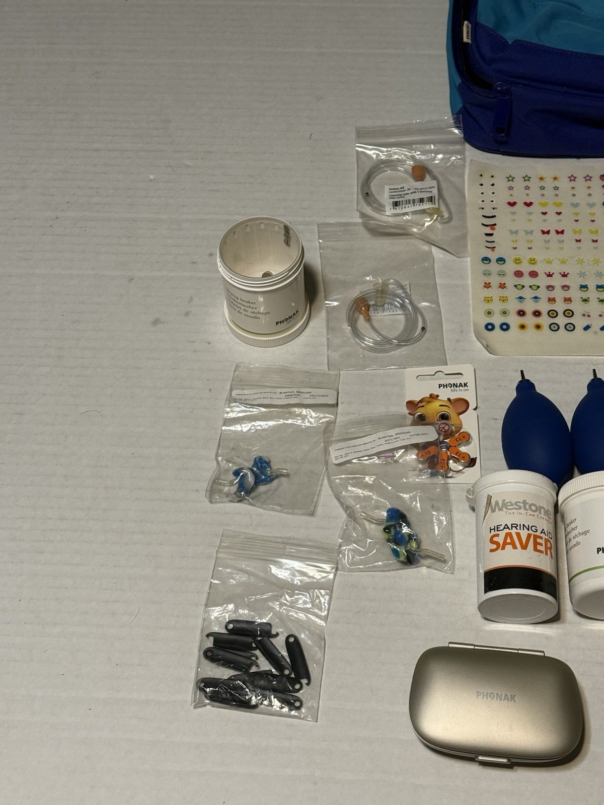 A pair of blue phonak sky b50-sp left and right with tons of extras!