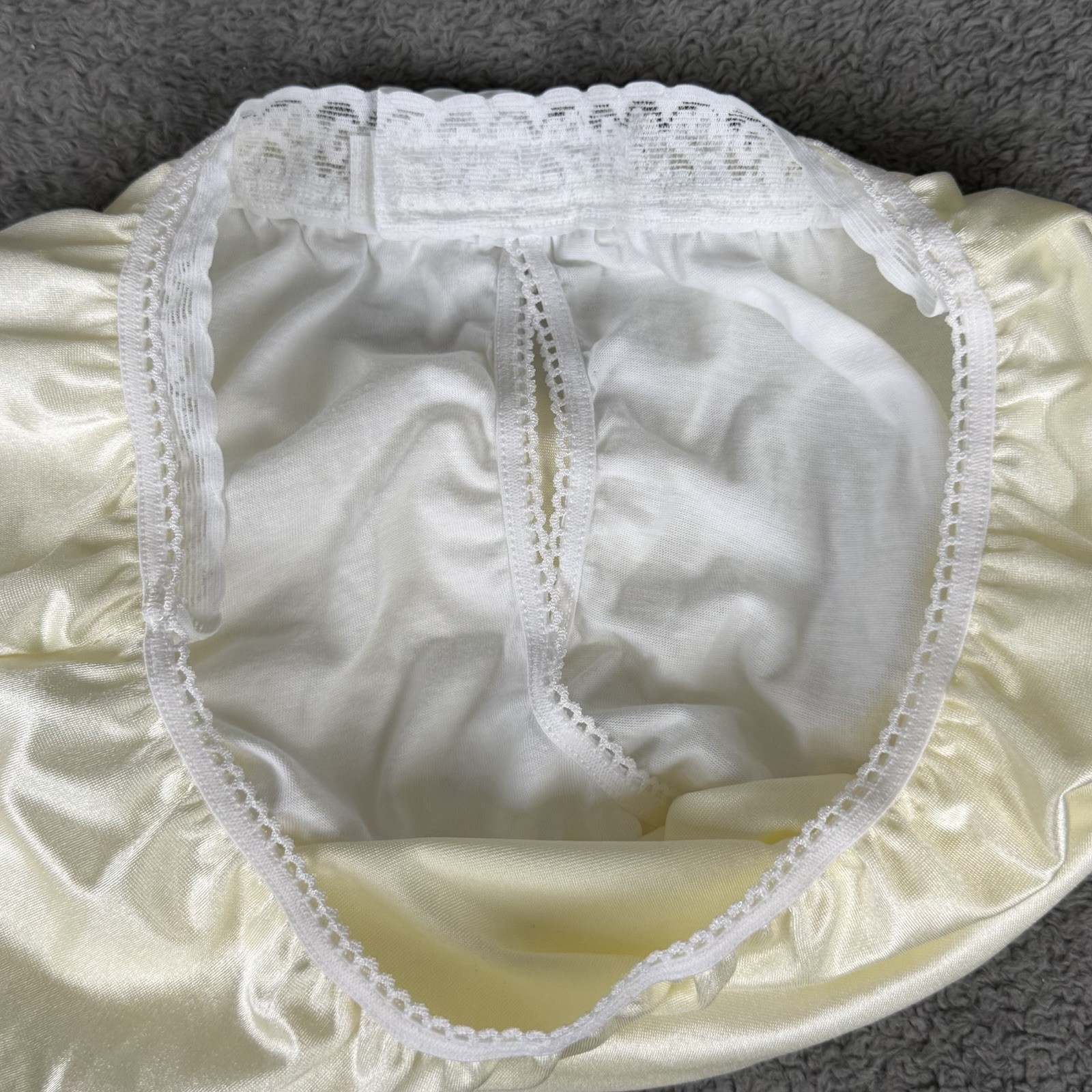 Options Ladies Medium Basic Brief W Built-in Ostomy Barrier Support Ivory Nylon