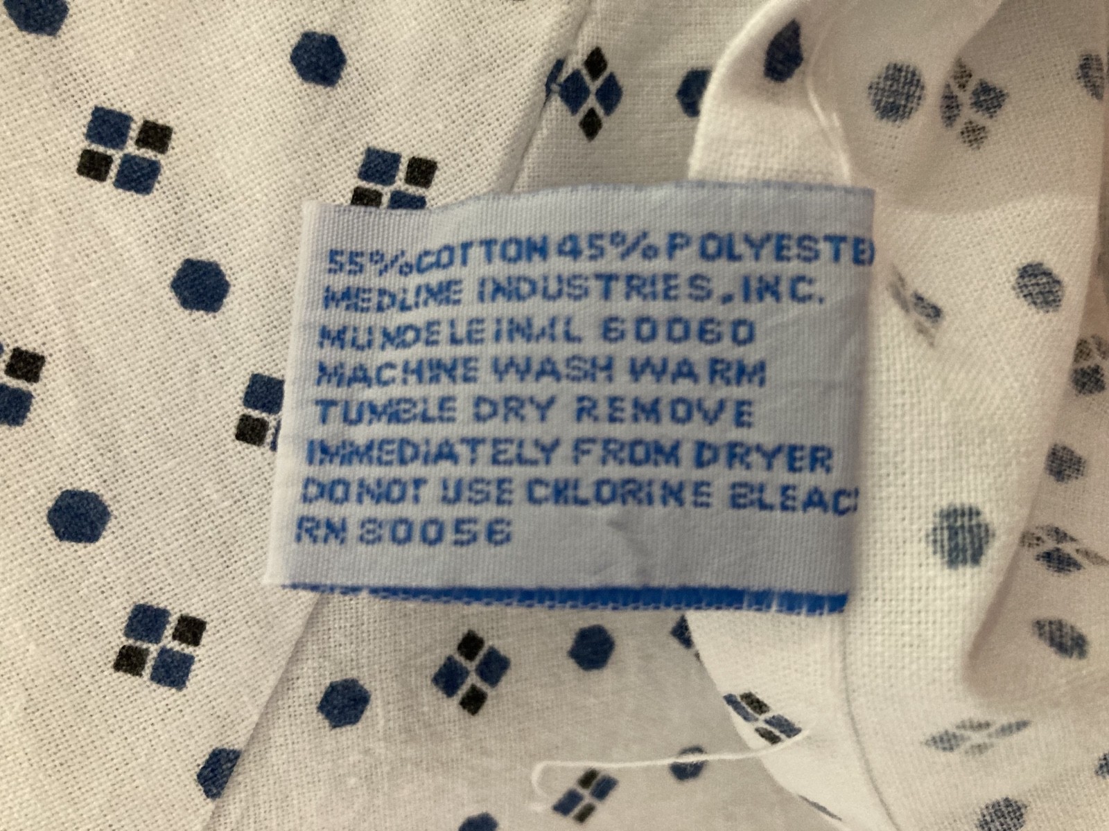 Medline Demure Print Hospital IV Gown One Size Fits All pockets tie snaps Exc