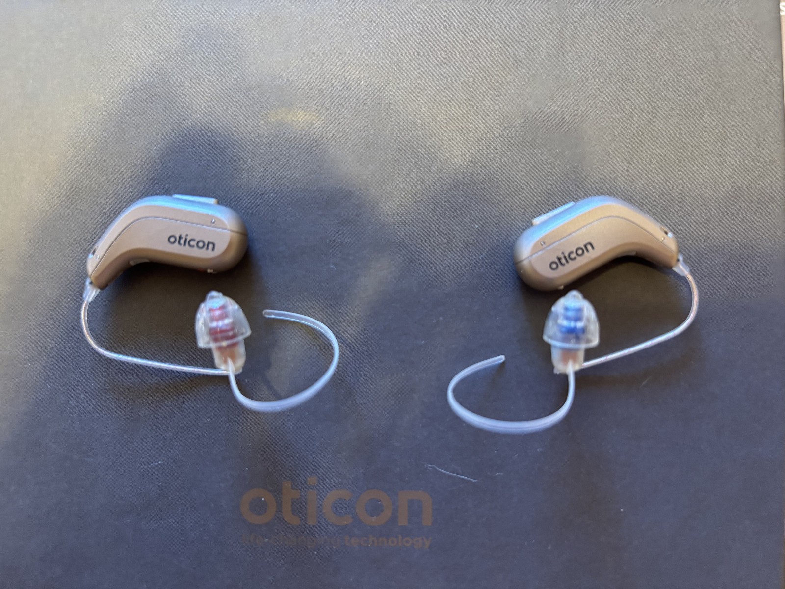 Oticon Intent 3 miniRITE-R Rechargeable Hearing Aids w/ Charger – Excellent!