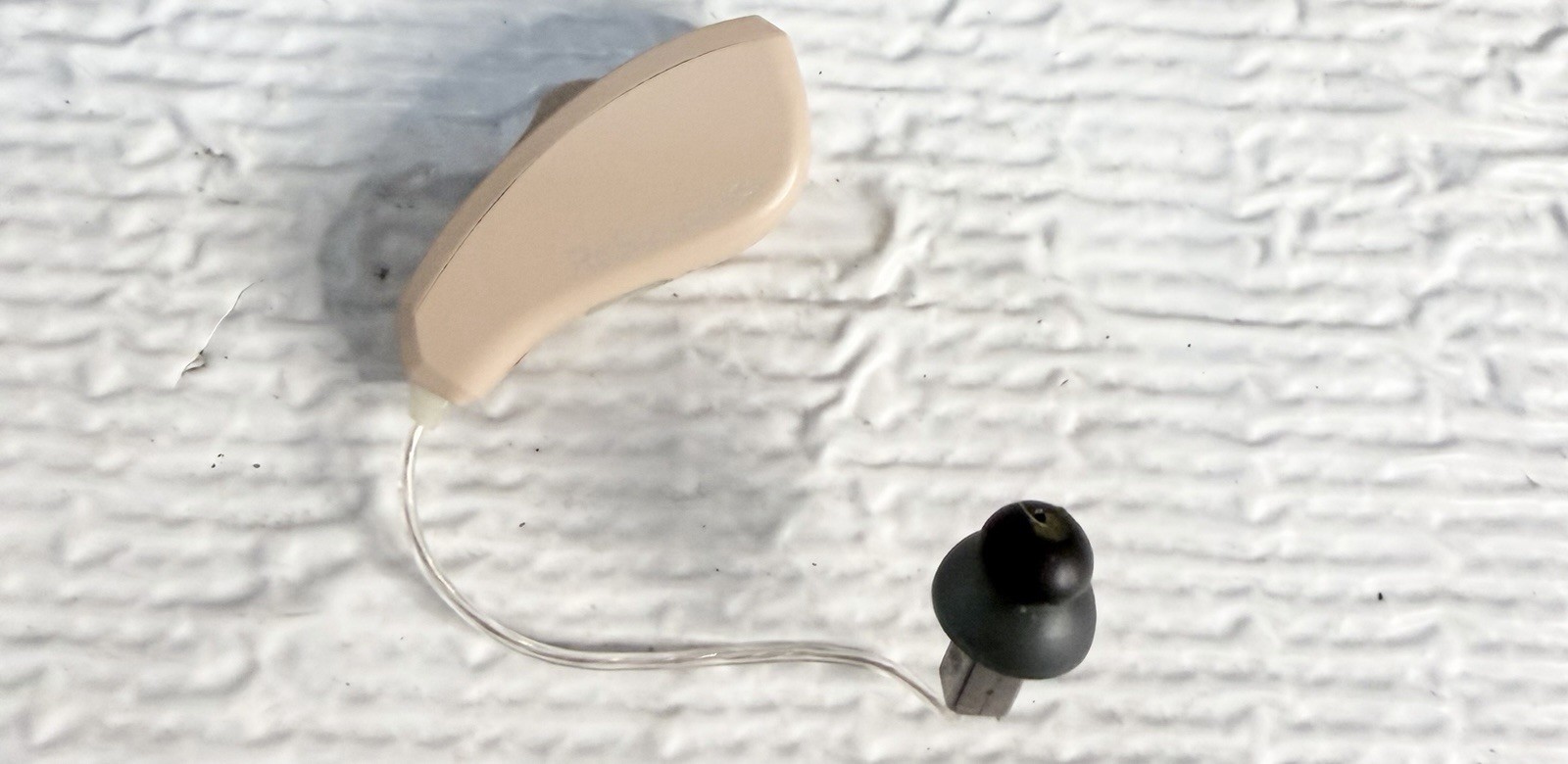 Resound Hearing Aid Recharge Station And 1 Hearing Aid