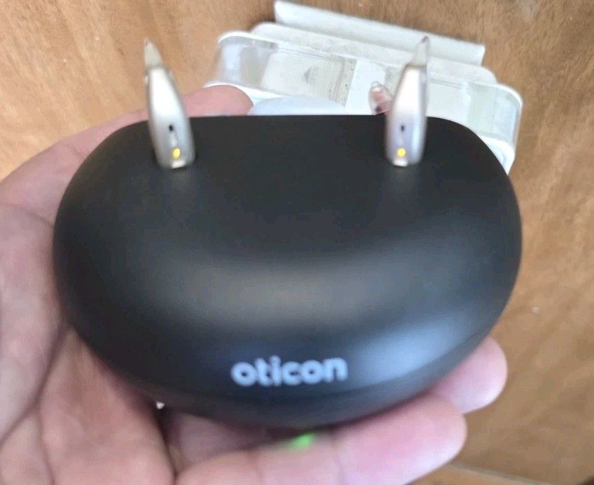 Oticon Real 2 MiniRite Hearing Aids with Charger + Flow Med Dry – Cap Uv 2.1