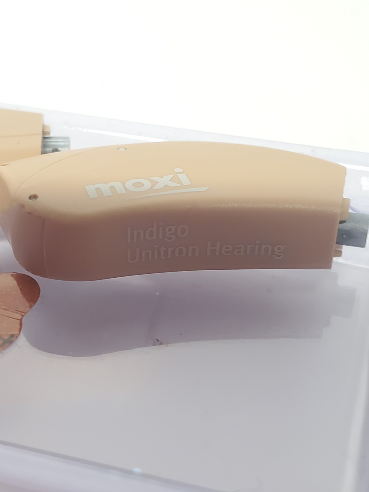 Unitron Behind Moxi Hearing Aids lot of 2 pair bte open fit