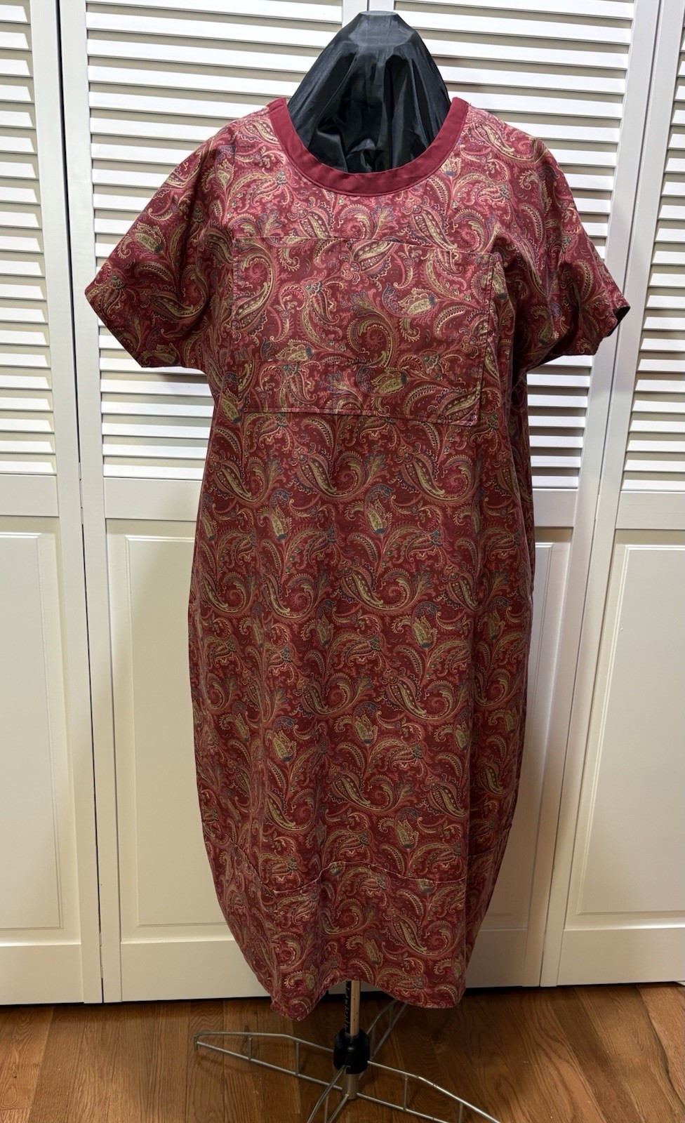 Burgundy Paisley Men’s or Women’s Hospital Gown Short Sleeve, L/XL