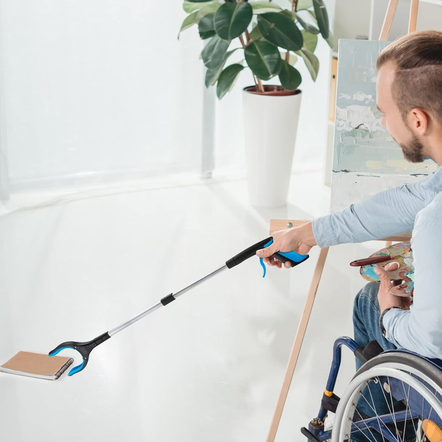 Lightweight 32″ Portable Grabber Reacher Tool – Perfect for Gardening & Litter
