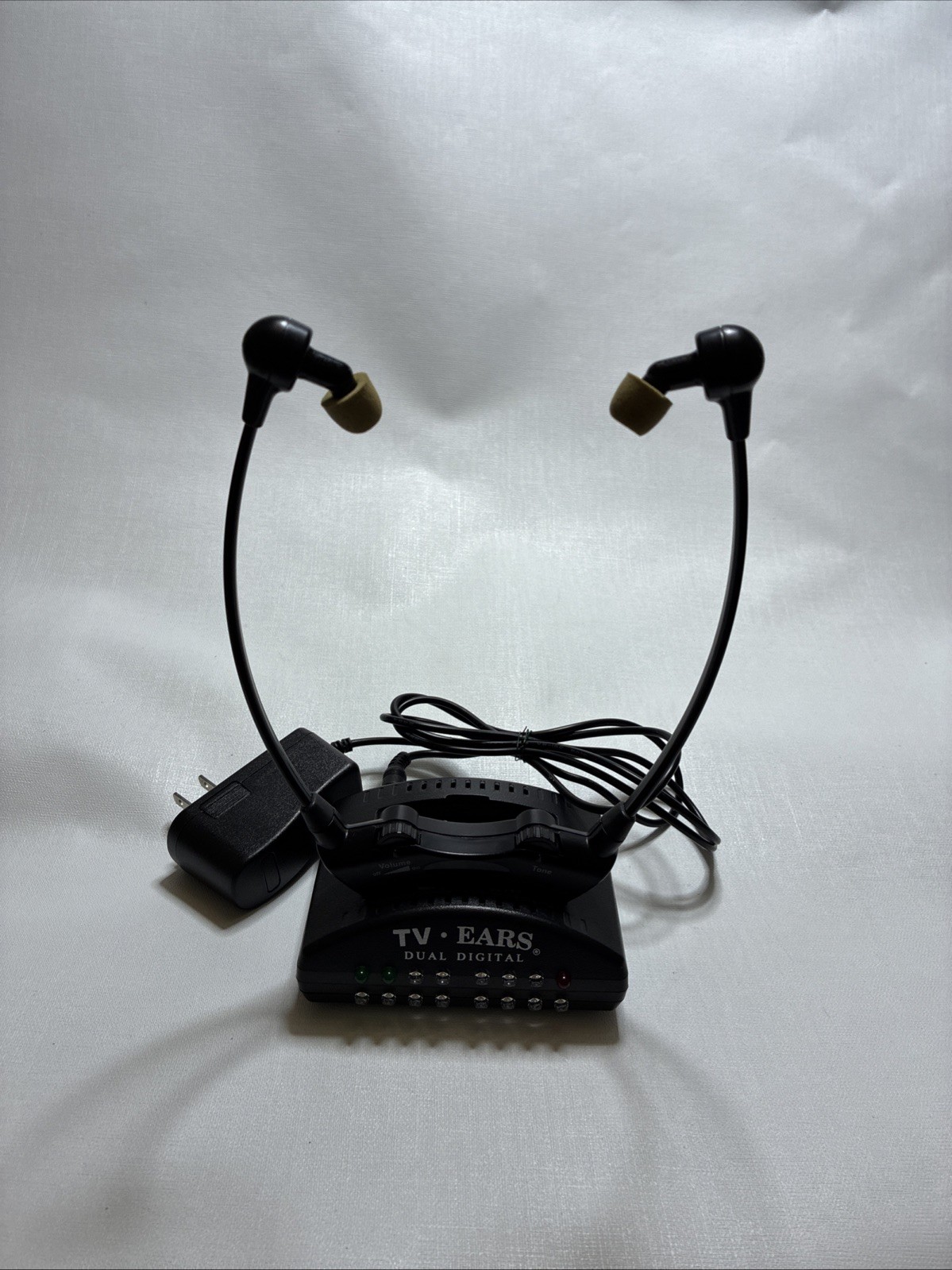TV Ears Digital Wireless Listening System Model 21502F Earphones Dock Headset