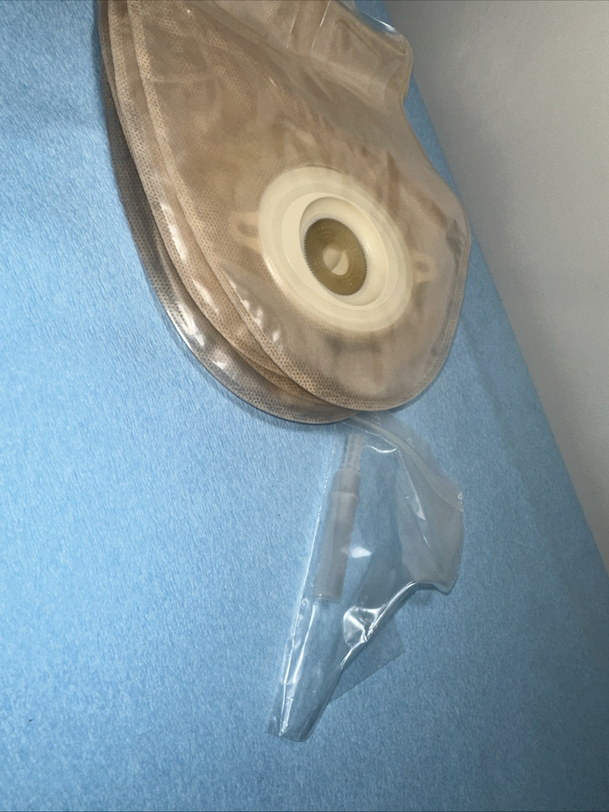 SenSura 11819 Extended Wear Urostomy Pouch 5/8 to 1-5/16″ Pack Of Four No Box