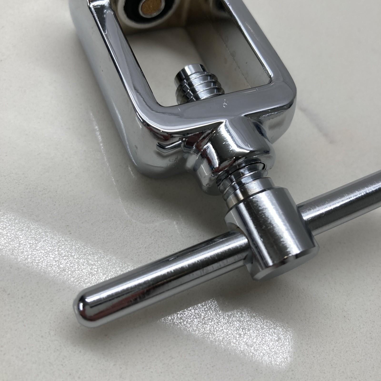 Medical Oxygen Cylinder CGA 870 Polished Chrome Pin Index Yoke 1/4″ Male NPT