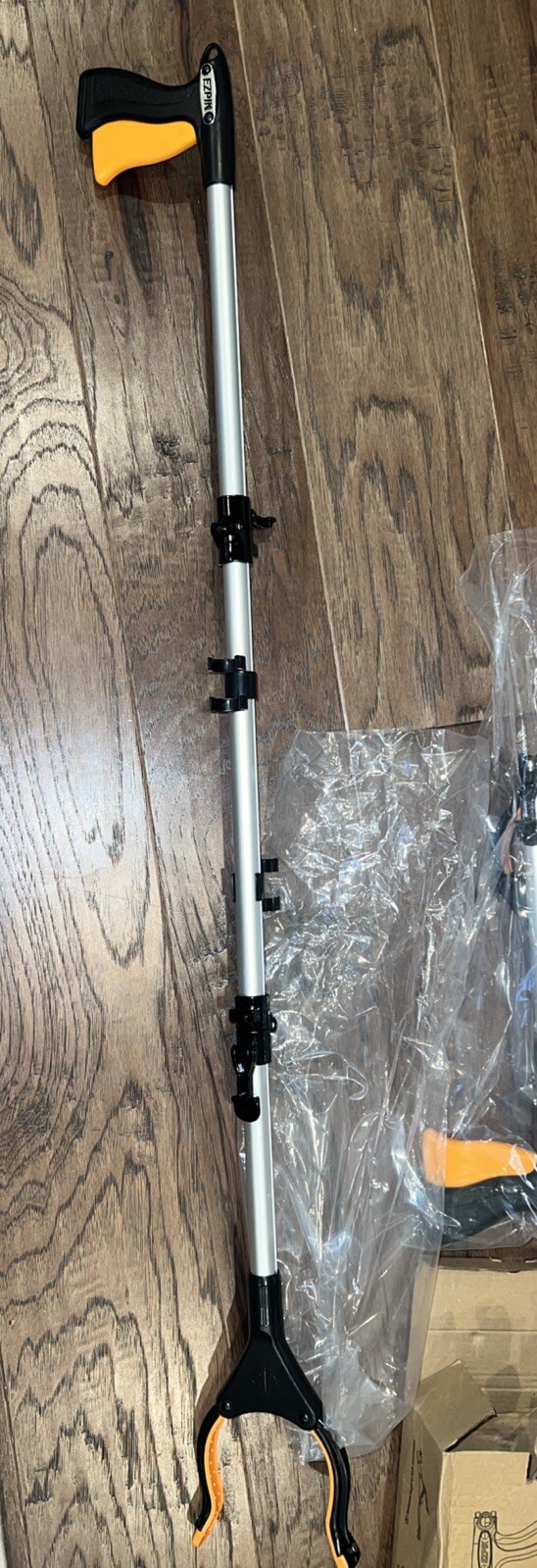 2x EZPIK® Folding Grabber Reacher 43 Inch + Magnets Lot Of 2