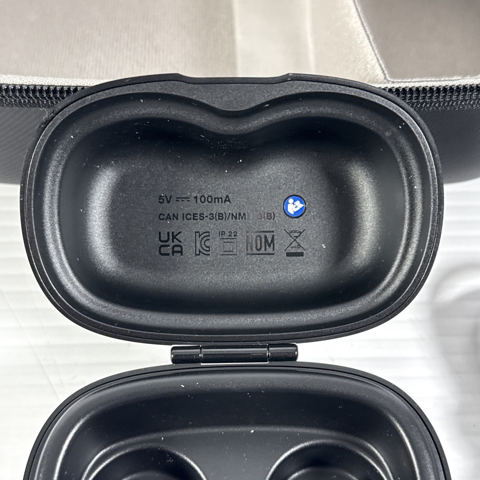 STARKEY GENESIS AI 24 ITC R Hearing Aids Pair & Charging Case Bluetooth