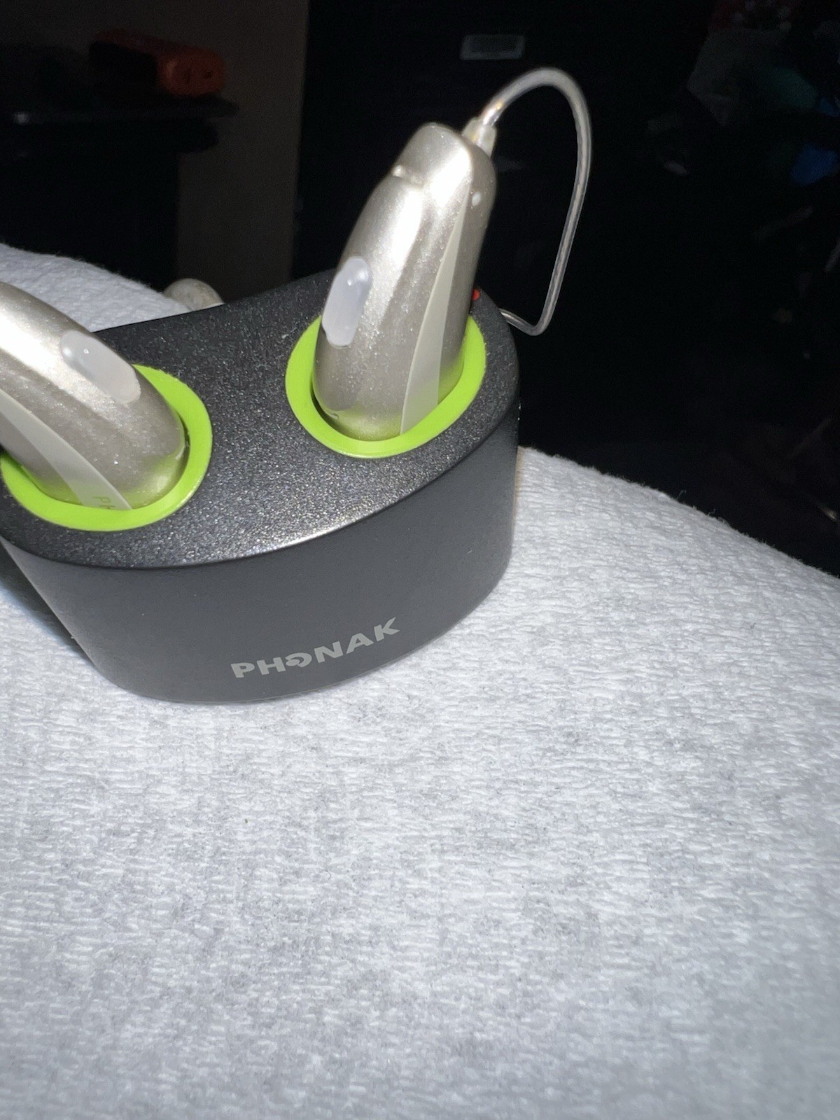 PHONAK Brio 3 Hearing DevicesyWith￼MiniCharger RIC