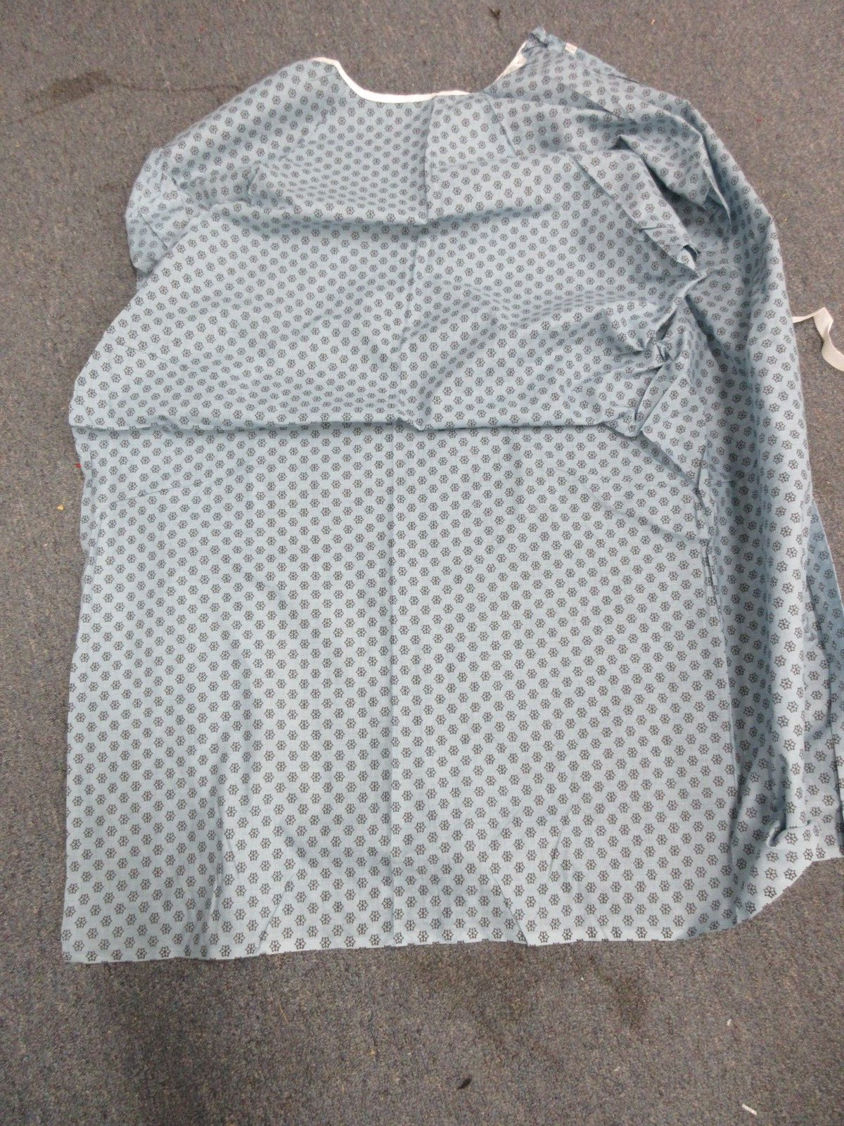 12 NEW BLUE SNOW FLAKE TWILL HOSPITAL PATIENT GOWN MEDICAL EXAM GOWNS TYE BACK